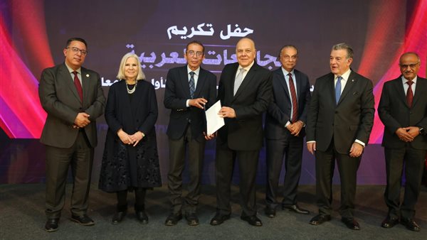 خلال توزيع شهادات