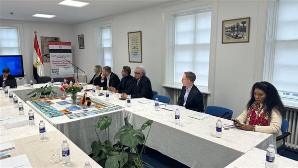 مائدة مستديرة