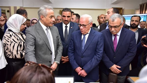 محافط بورسعيد و وزير