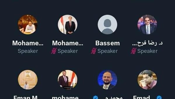 حلقة نقاشية على منصة