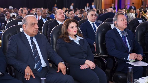  وزيرة الهجرة 