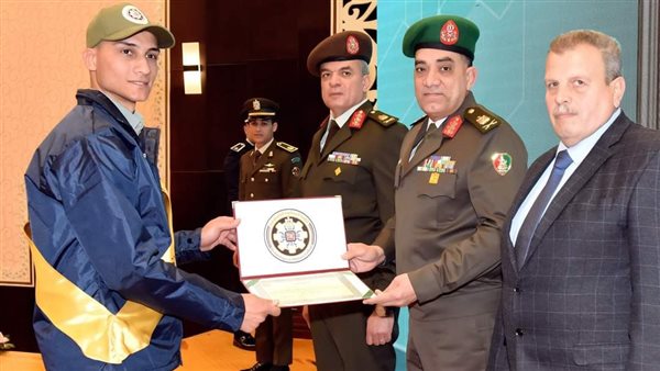 خلال  مراسم تخريج