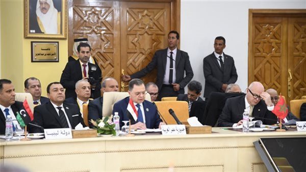  وزير الداخلية اللواء