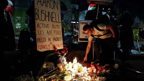 تكريم الطيار الأمريكي