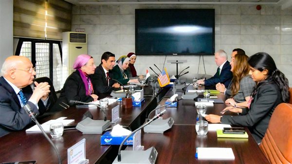 وزيرة البيئة  مع