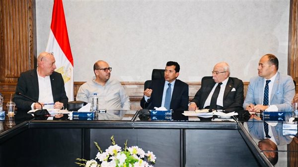 وزير الشباب والرياضة