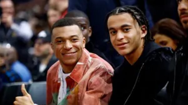 مبابى وشقيقه