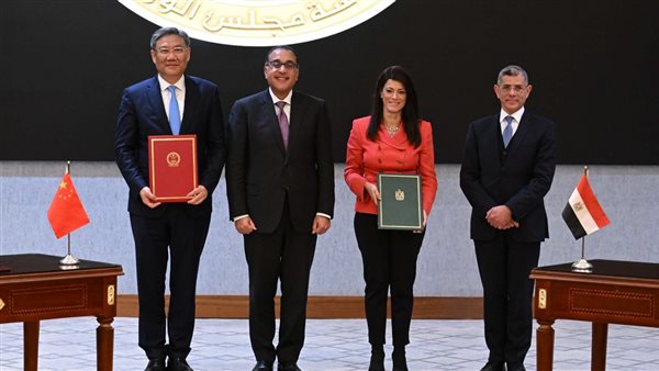 رئيس الوزراء يشهد