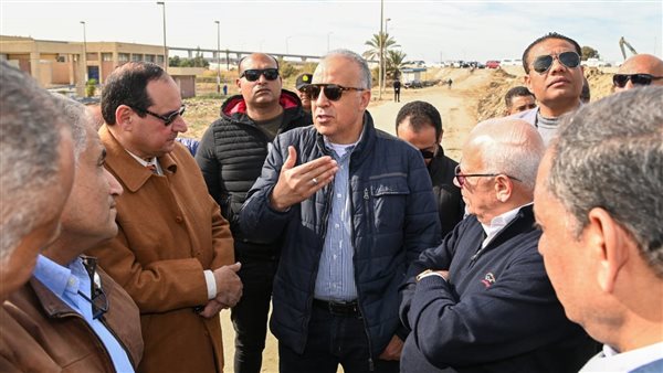 وزير الري خلال جولته