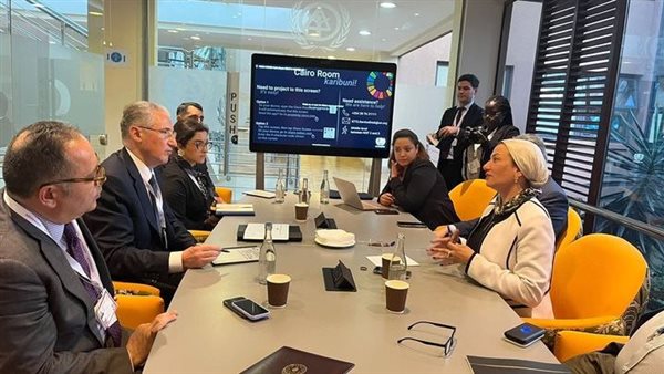 وزيرة البيئة تلتقي