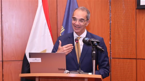 عمرو طلعت وزير الاتصالات