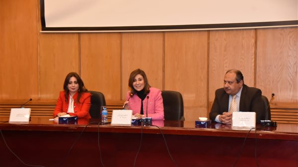 وزيرة الثقافة