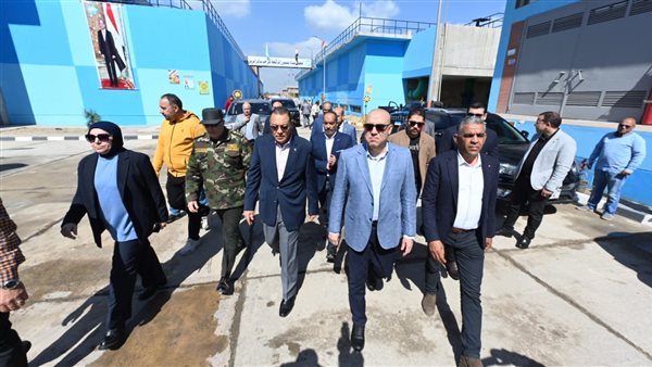 وزير الإسكان خلال