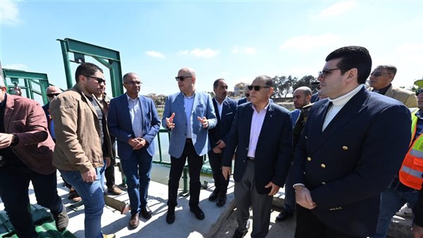 وزير الإسكان خلال