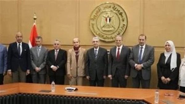 وزير الكهرباء يطلق