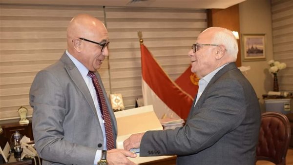 جانب من  التوقيع