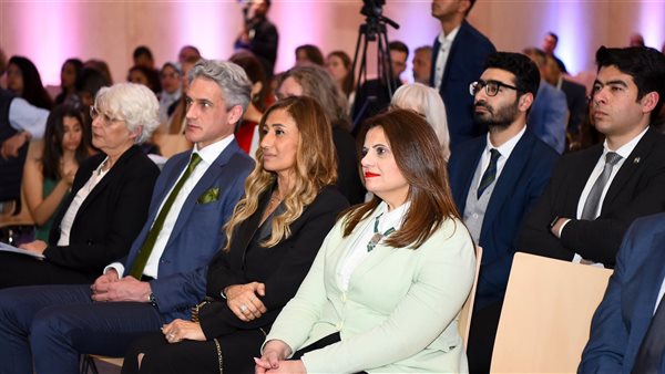 وزيرة الهجرة 