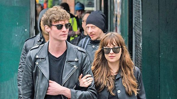  كريس مارتن والممثلة