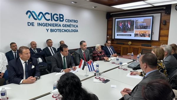 وزير الصحة يعقد اجتماعا