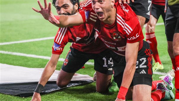 إمام عاشور لاعب النادي