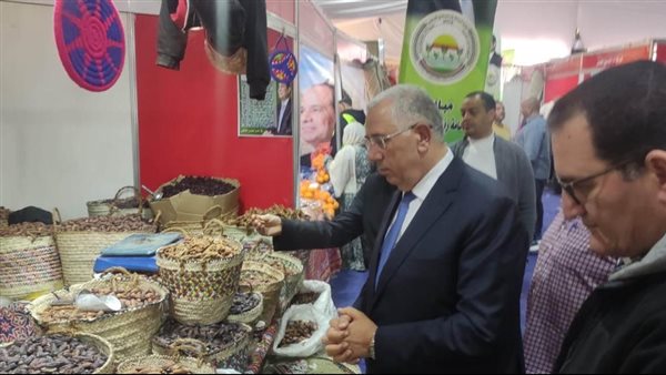 وزير الزراعة يتفقد