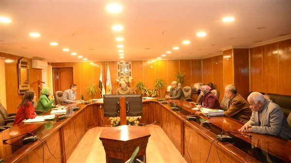  إجتماع محافظ أسيوط