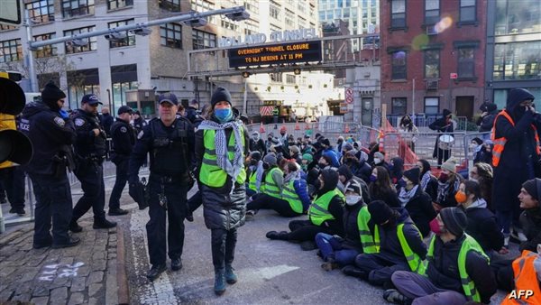 اعتقال أكثر من 100