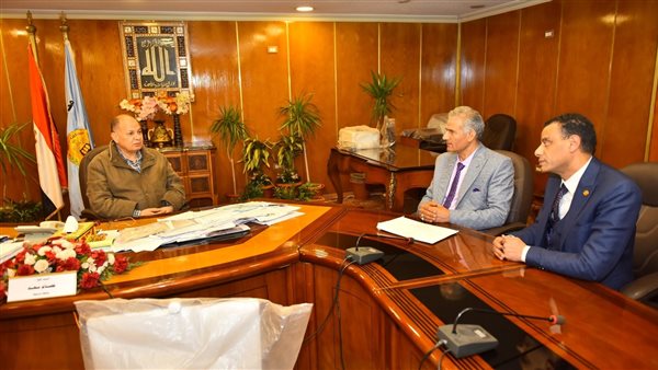 محافظ أسيوط يلتقي