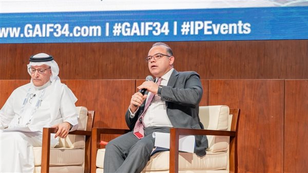 خلال المؤتمر 