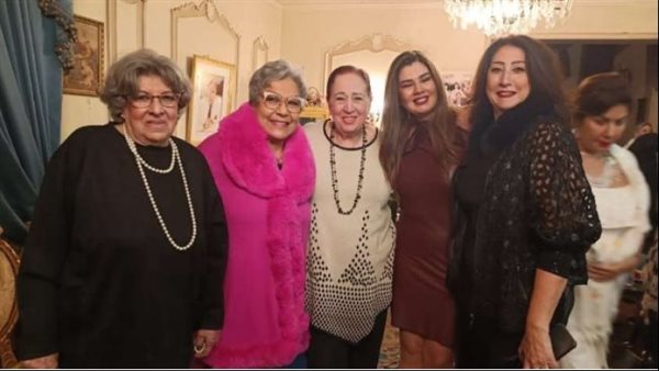 رانيا برفقة والدتها