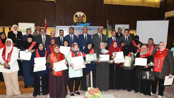 محافظ الفيوم يُكرم