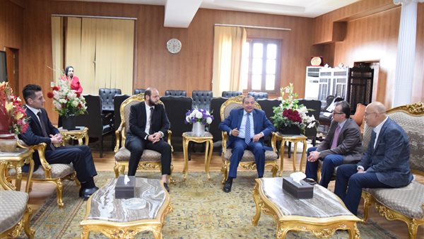 وفد من نادي بيراميدز