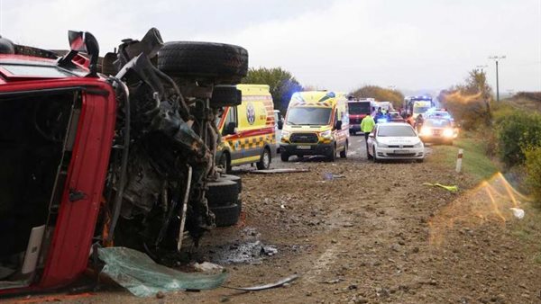 اصطدام شاحنة بسائقي