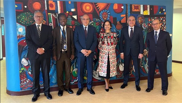 وزير الري واعضاء