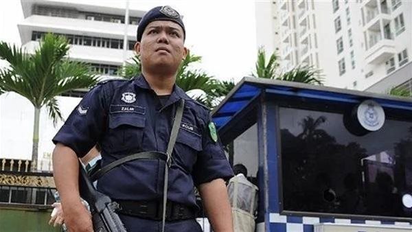 أحد أفراد الشرطة