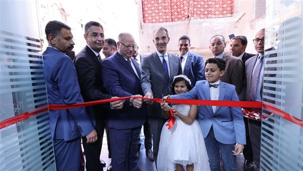 وزير الإتصالات خلال