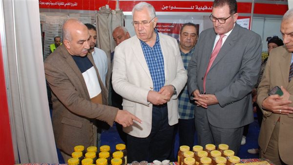  وزير الزراعة يتفقد