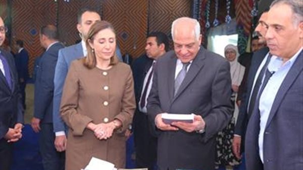 وزيرة الثقافة