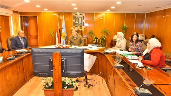  لقاء لمحافظ أسيوط