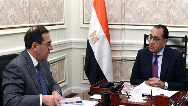 رئيس الوزراء مع وزير