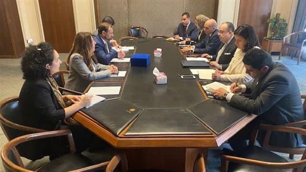 جانب من المشاورات