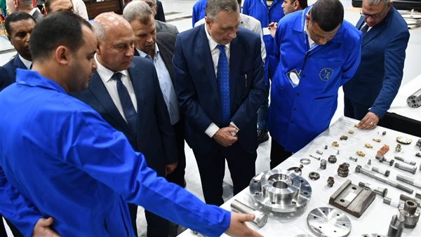 وزير النقل يتفقد