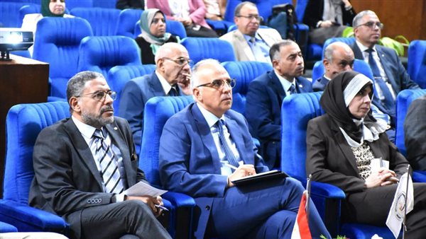 وزير الري خلال إنعقاد