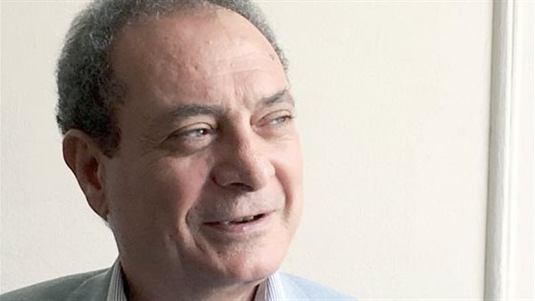 الدكتور حسين حمودة