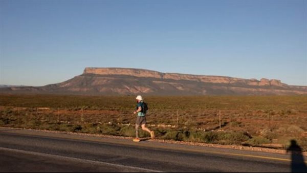 بريطاني يقطع قارة