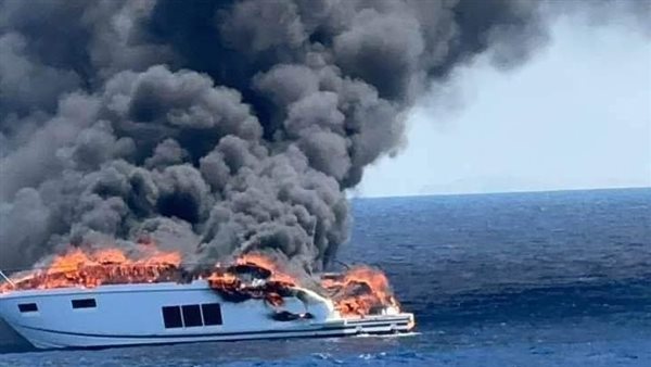 حريق هائل في يخت