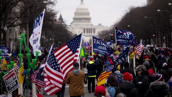 اشتباكات بين المتظاهرين