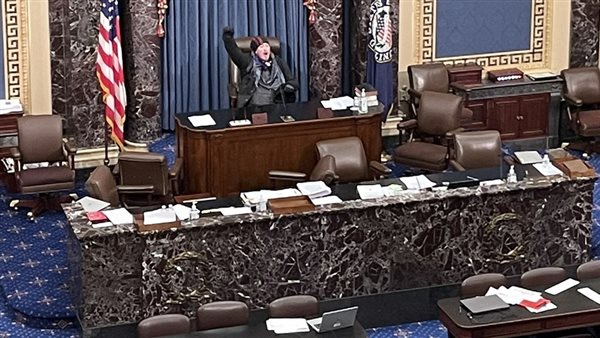 المحتج على مقعد رئيس