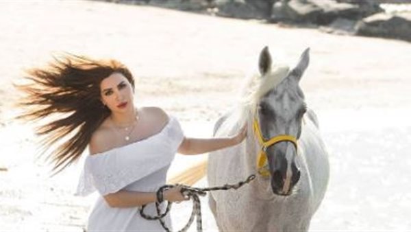 نسرين طافش والحصان
