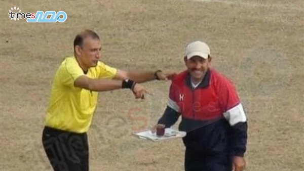 حكم المباراة 